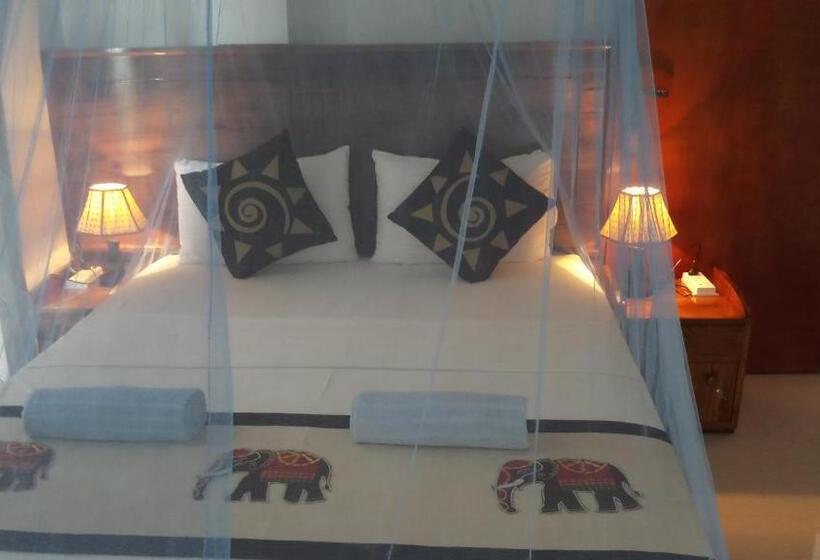 Standard Room with Balcony, Shani Residence Kandy