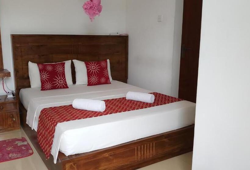 Standard Room with Balcony, Shani Residence Kandy