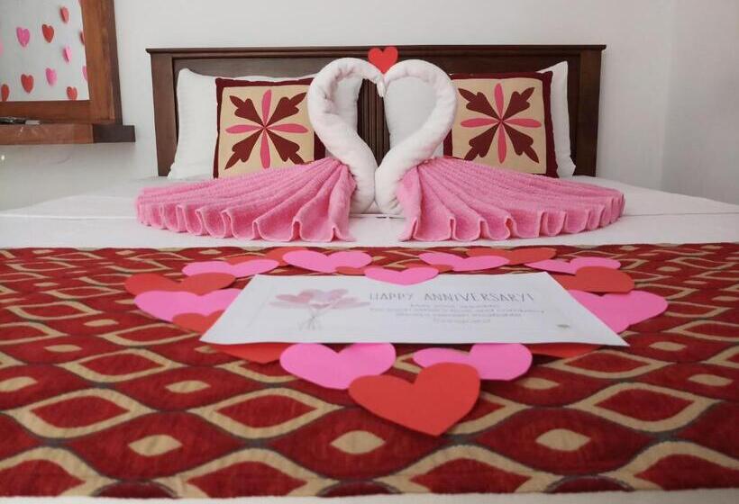Standard Room with Balcony, Shani Residence Kandy