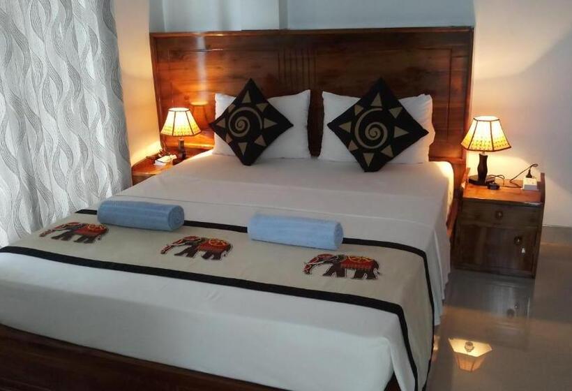 Standard Room Mountain View, Shani Residence Kandy