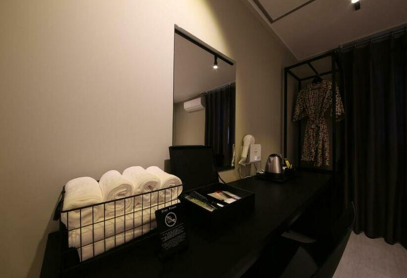 スタンダードルーム, Gupo Station Almond