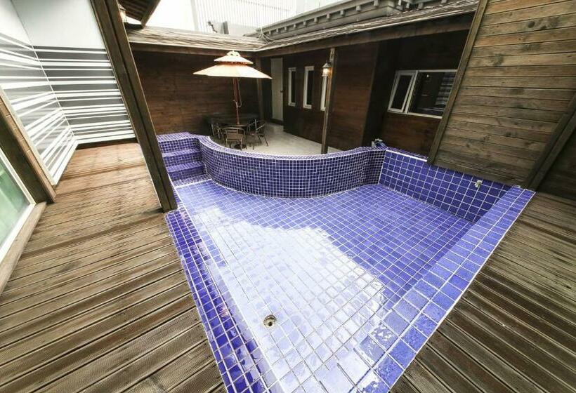 Family Suite, Gupo Station Almond