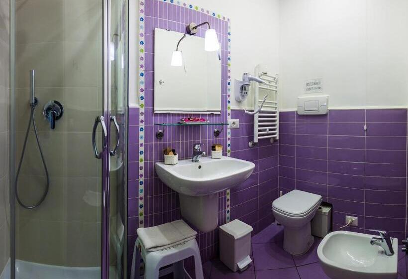 اتاق استاندارد سه نفره, Metropolis B&b