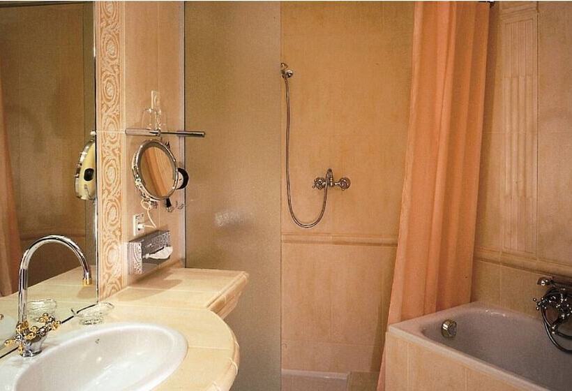 带1个卧室带花园景观的公寓, Albergo Losone