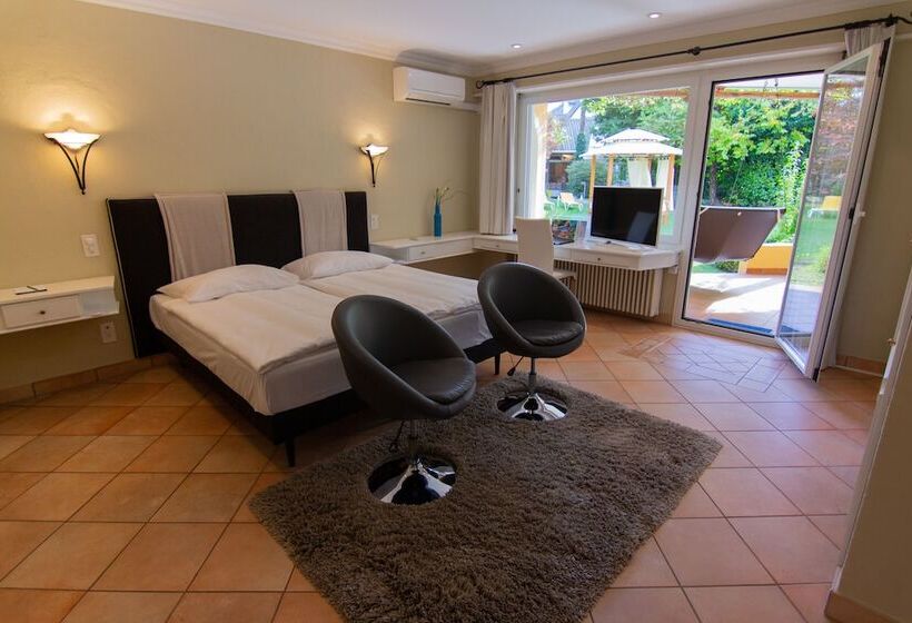 带1个卧室带花园景观的公寓, Albergo Losone