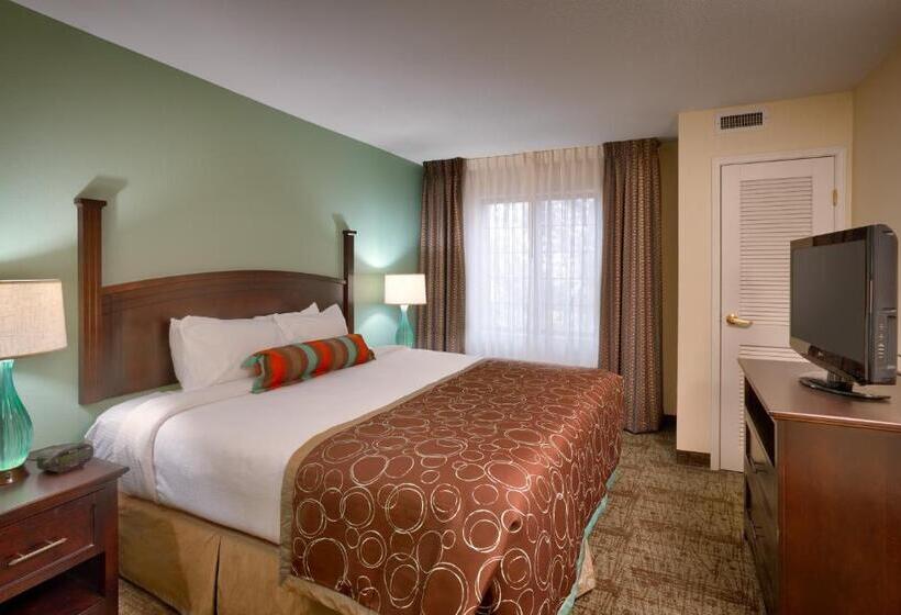 מיטת קינג בסוויטה, Staybridge Suites Peoria Downtown, An Ihg