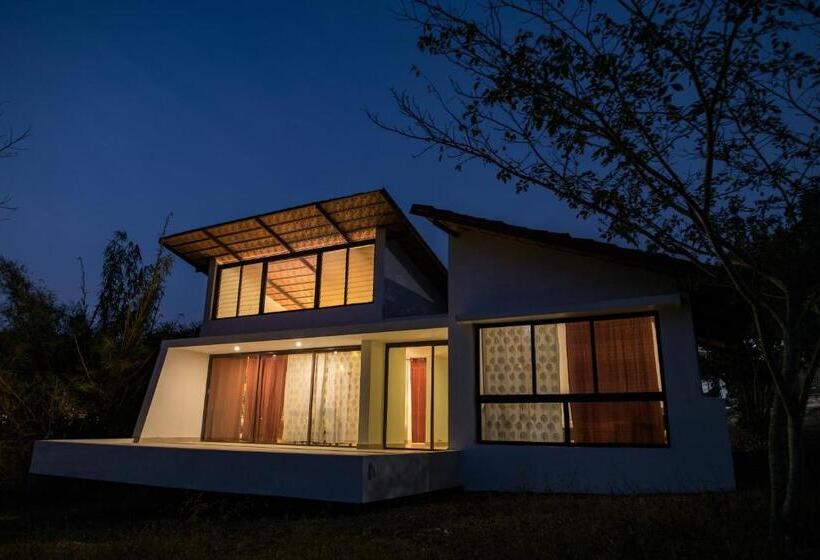 Номер Стандарт, Dhole's Den Bandipur