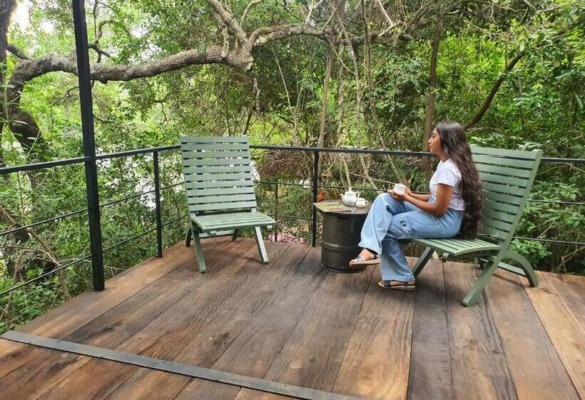 Трехместный Номер Deluxe, The Backwaters Lodge
