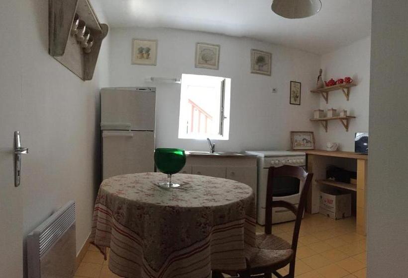 Дом 4 Спальни, Le Chateau D Asnieres En Bessin