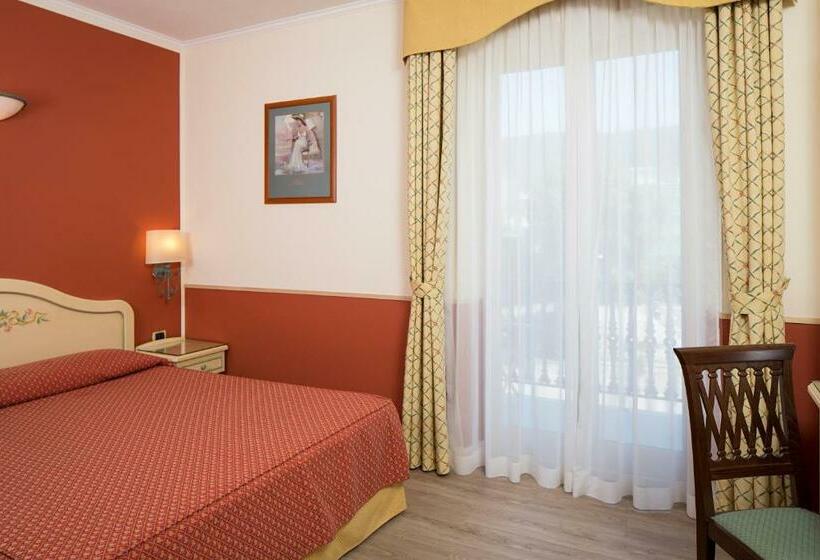 Номер Deluxe Вид на Море Боковой, Grande Albergo