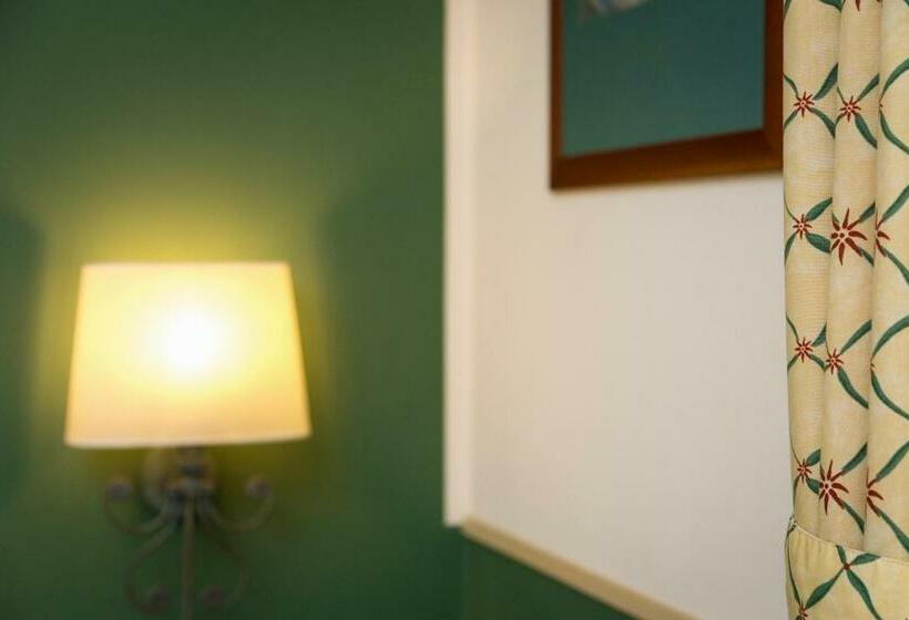Номер Deluxe Вид на Море Боковой, Grande Albergo
