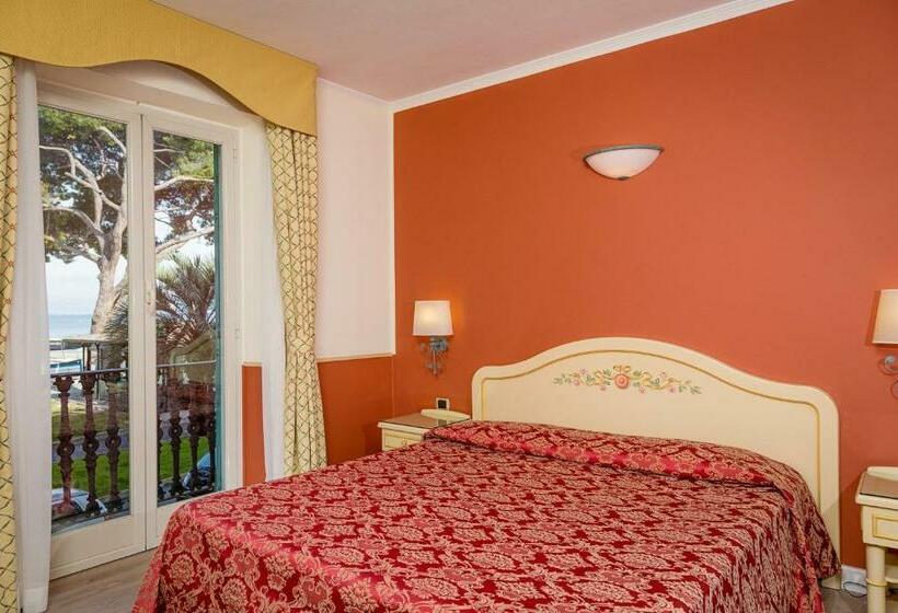 جناح جونيور, Grande Albergo