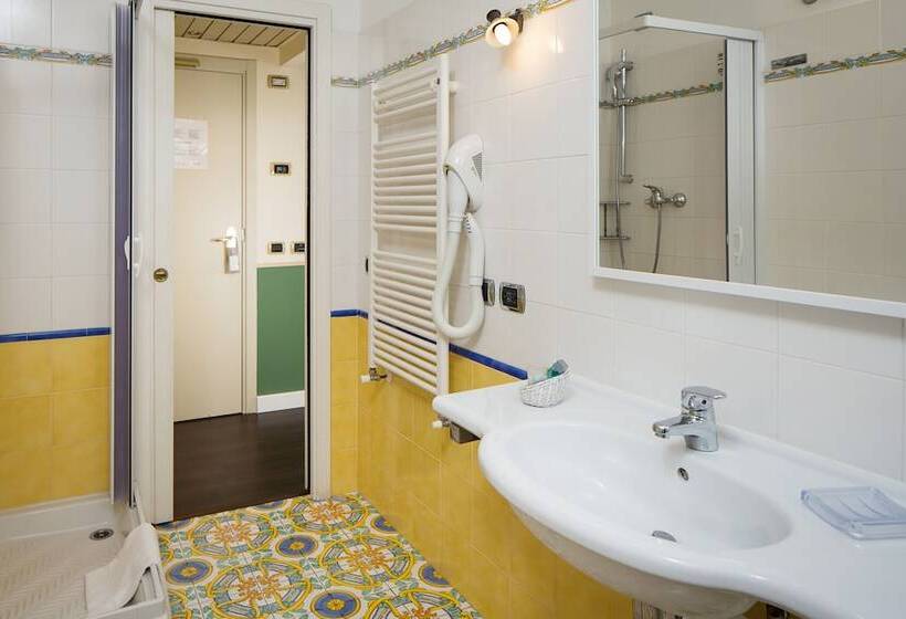 Номер Deluxe Вид на Море Боковой, Grande Albergo