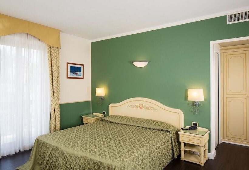 Номер Deluxe Вид на Море Боковой, Grande Albergo