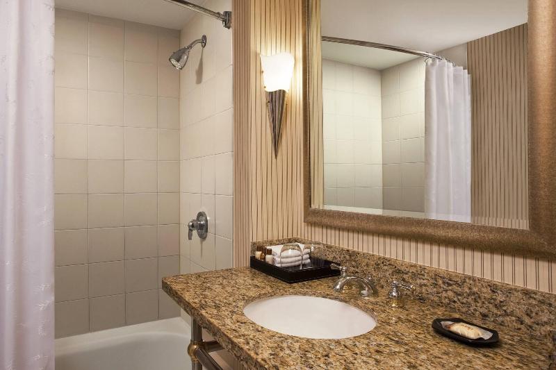 带大床的豪华间, Sheraton Atlantic City Convention Center