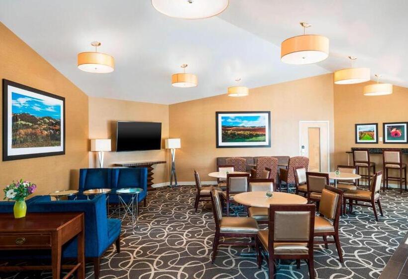 Номер Клуб, Sheraton Sonoma Wine Country Petaluma