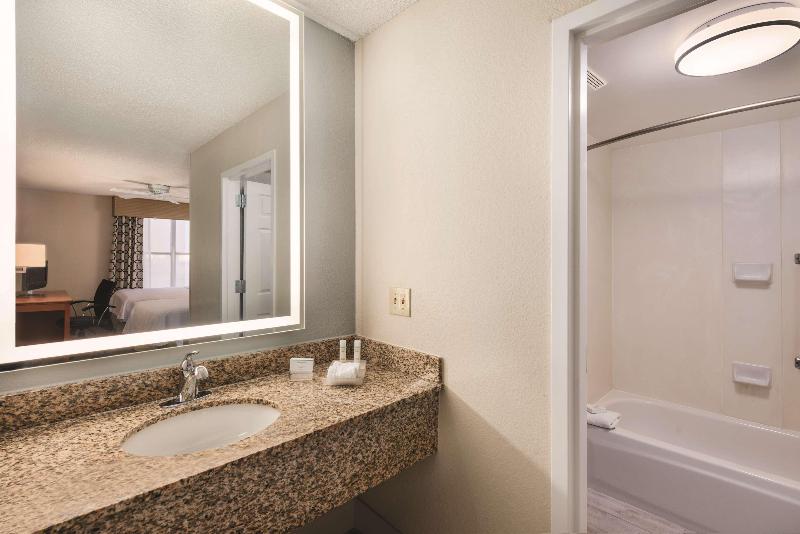 Quarto Estandar Cama King, Super 8 By Wyndham Greenville
