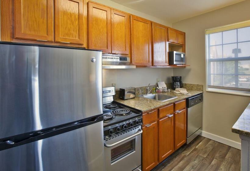Люкс 2 Спальни, Towneplace Suites Detroit Dearborn