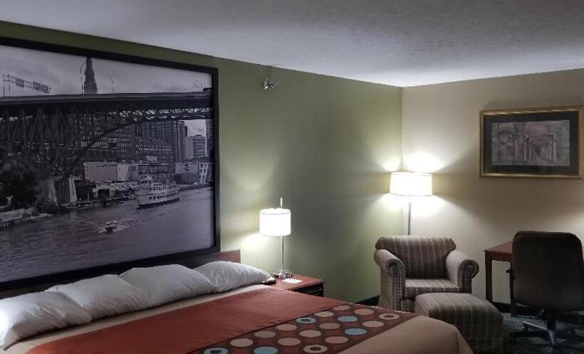 Люкс Deluxe Кровать Кинг, Super 8 By Wyndham Bellefontaine