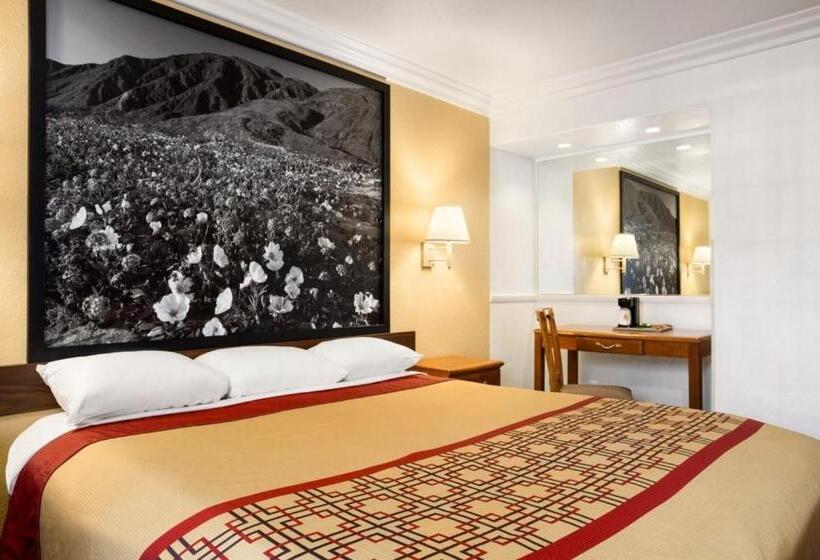 스탠다드 룸 킹사이즈 침대, Super 8 By Wyndham Santa Clarita/valencia