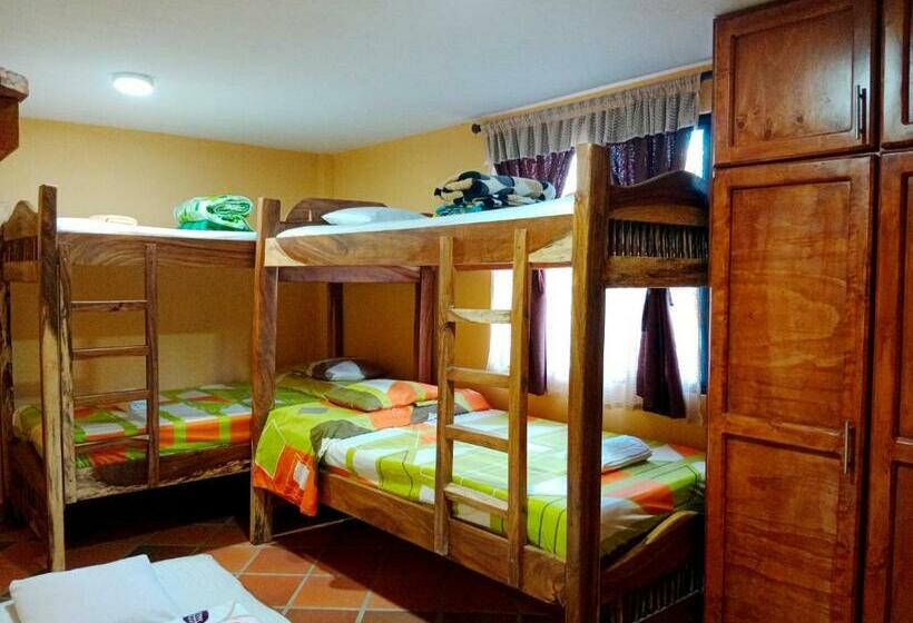 Семейный Номер, Vista Hermosa Eco Hostal