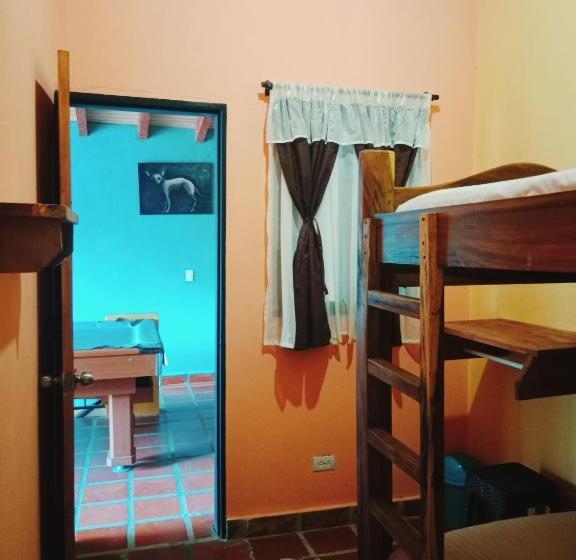Семейный Номер Совместный Санузел, Vista Hermosa Eco Hostal