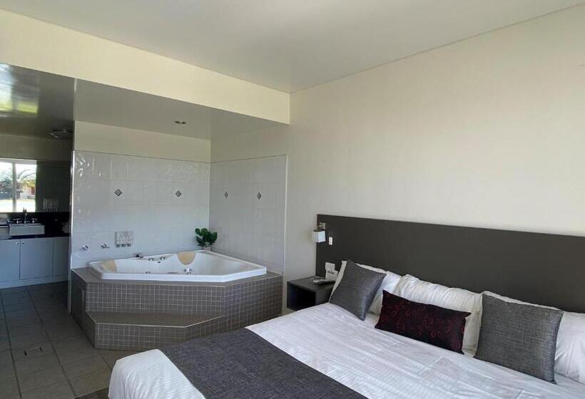 스위트 킹사이즈 침대, Country Roads Motor Inn Dysart