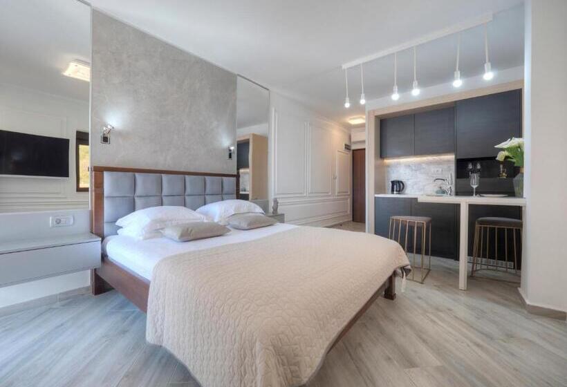 استودیوی استاندارد با چشم‌انداز دریا, Misisuone Apartments Budva