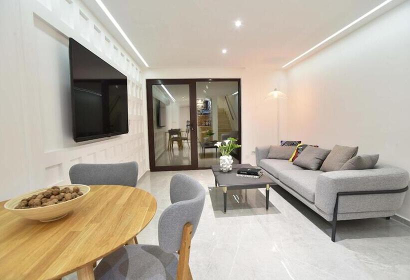 استودیوی لوکس, Misisuone Apartments Budva