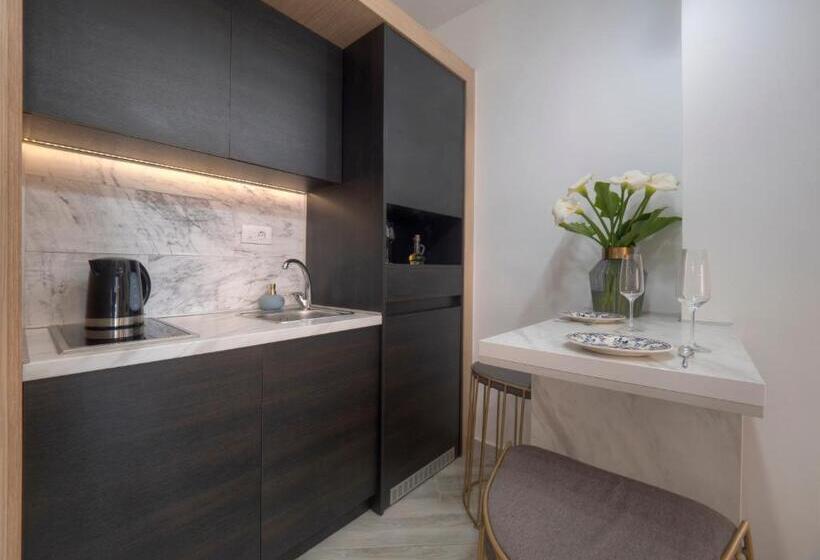 استودیوی استاندارد با چشم‌انداز دریا, Misisuone Apartments Budva