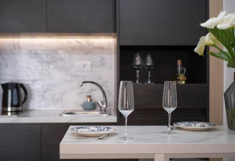 استودیوی استاندارد با چشم‌انداز دریا, Misisuone Apartments Budva