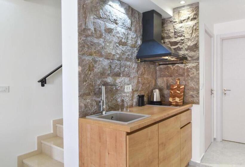 استودیوی لوکس, Misisuone Apartments Budva