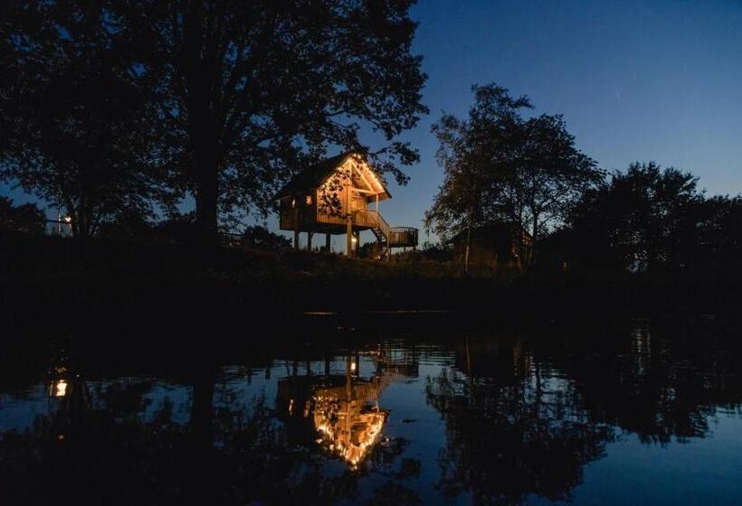 침실 2개 아파트, Tree House