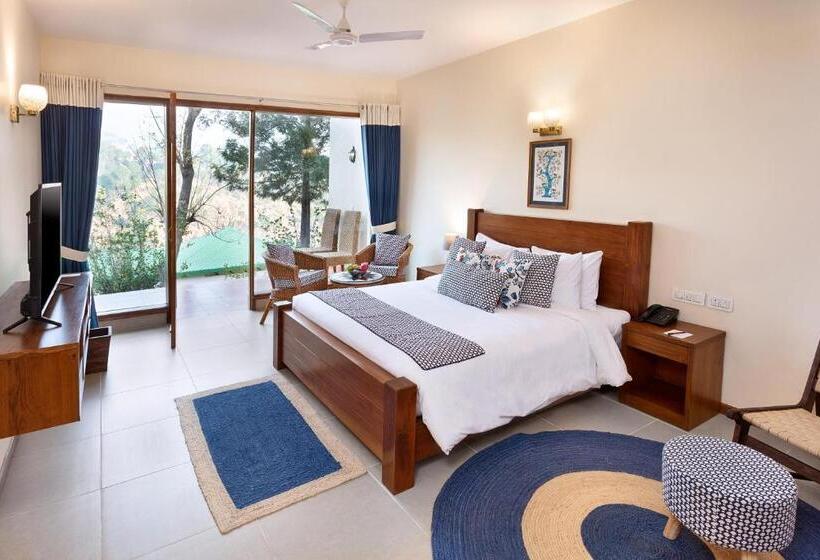 디럭스 룸 킹사이즈 침대, Suryavilas Luxury Resort & Spa