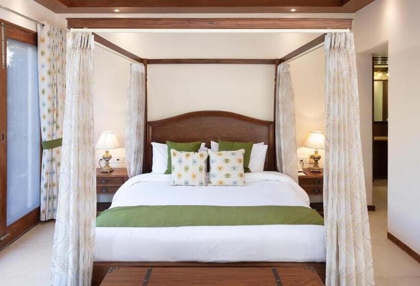 キングサイズベッドのスタンダードルーム, Suryavilas Luxury Resort & Spa