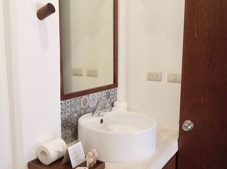 スイート, Noah Beach Hotel & Suites