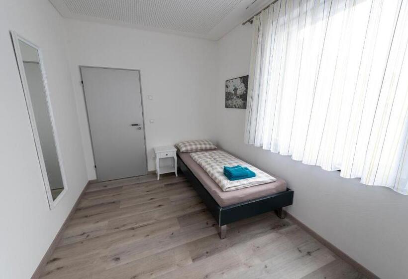 اتاق استاندارد یک تخته با سرویس بهداشتی مشترک, Stadthaus Seeblick G5   Hostel