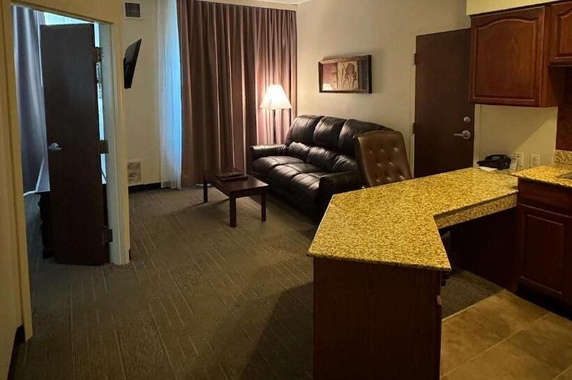 Люкс Кровать Кинг, Best Western Plus Hannaford Inn & Suites