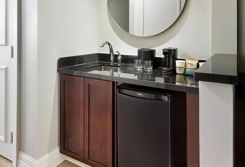 스위트 킹사이즈 침대, Courtyard By Marriott New Orleans French Quarter/iberville