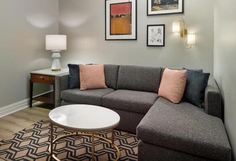스위트 킹사이즈 침대, Courtyard By Marriott New Orleans French Quarter/iberville