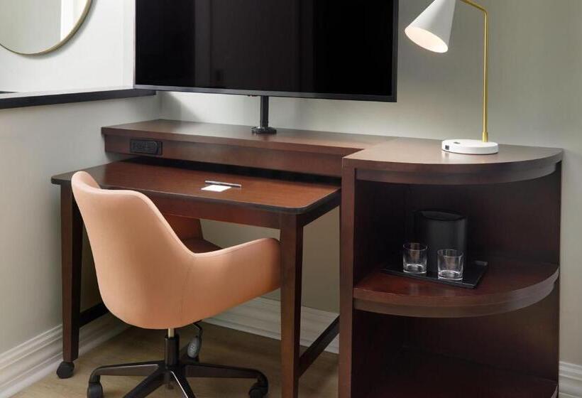 스위트 킹사이즈 침대, Courtyard By Marriott New Orleans French Quarter/iberville