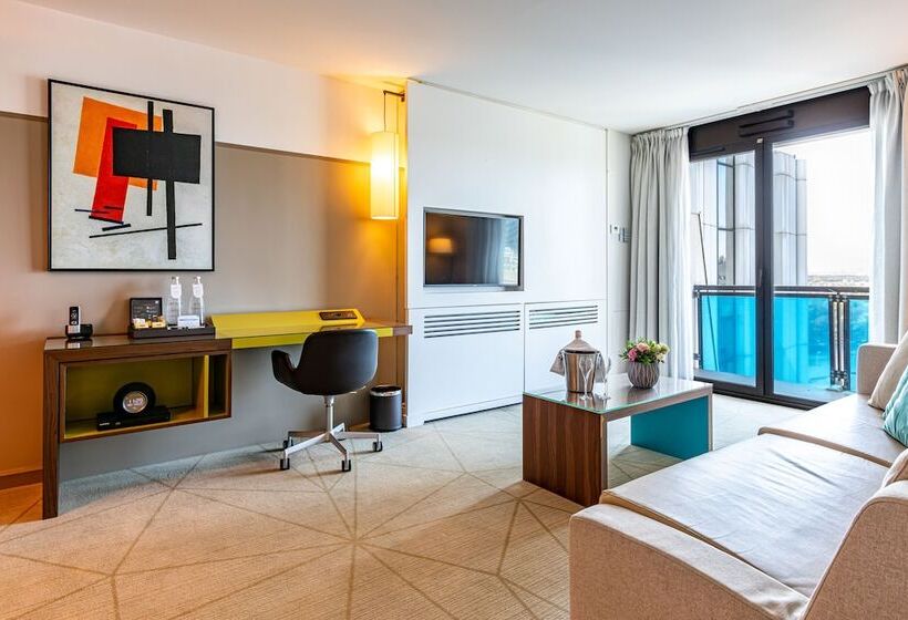 Апартаменты Deluxe 1 Спальня, Fraser Suites Paris La Défense
