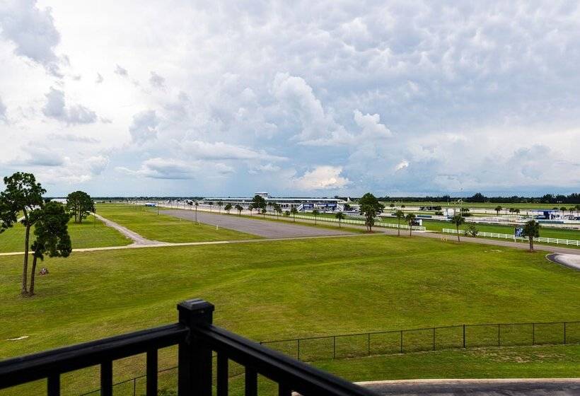 디럭스룸 공원 전망, Seven Sebring Raceway