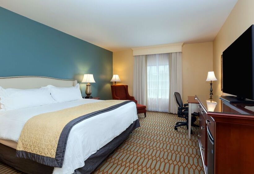 Номер Deluxe Вид на Сад, Virginia Crossings Hotel, Tapestry Collection By Hilton