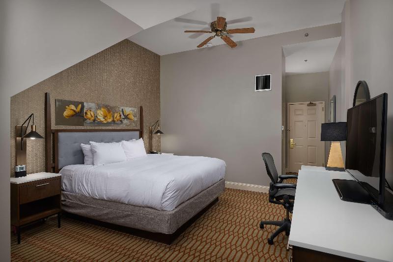 Стандартный Номер Кровать Кинг, Virginia Crossings Hotel, Tapestry Collection By Hilton