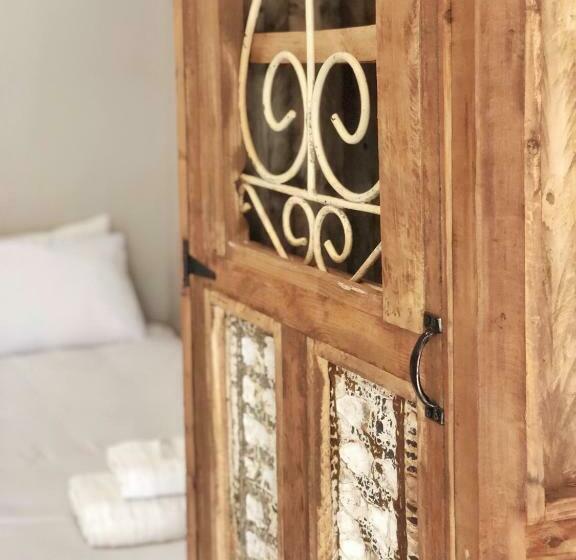 Номер Стандарт, Louvre Guesthouse