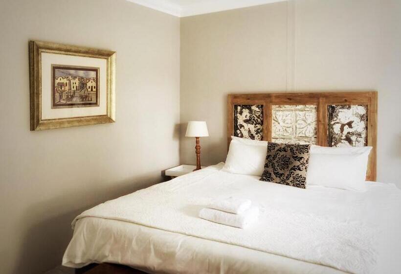 Номер Стандарт, Louvre Guesthouse