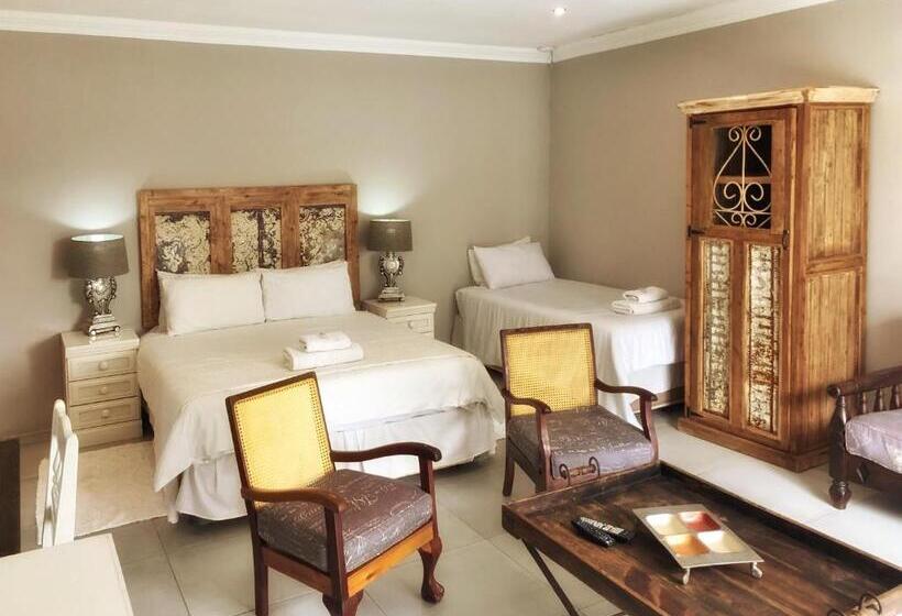 Семейный Номер, Louvre Guesthouse