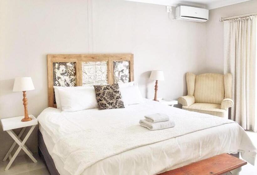 Номер Стандарт, Louvre Guesthouse