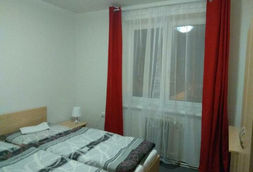 标准间, Lidový Dům